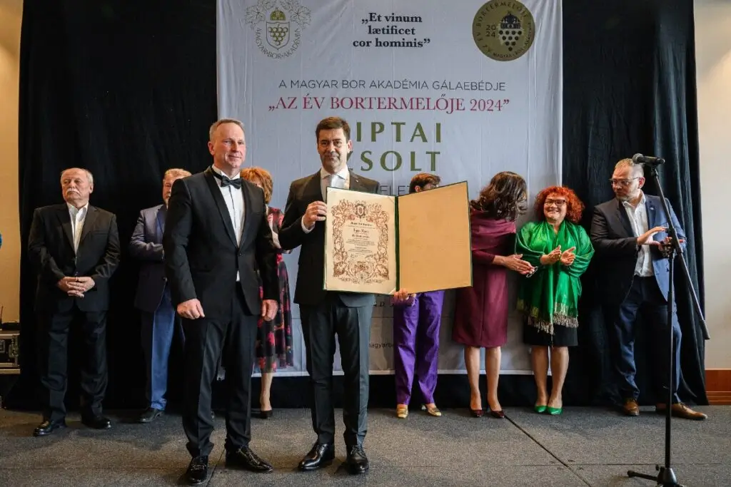 Liptai Zsolt – és Pannonhalma – triplázott